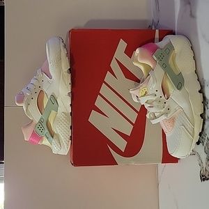 Nike Huarache Run GS G size 4 Youth